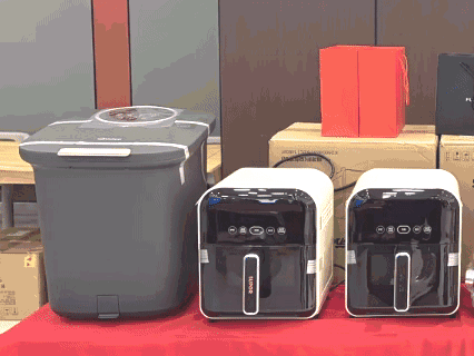 1770533576965666.gif 642.gif